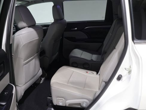 Used 2019 Toyota Highlander Limited AWD/4WD image 18