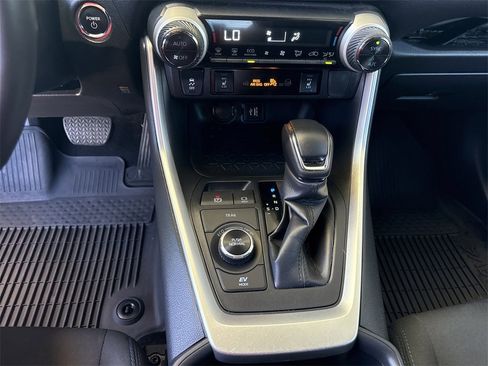 Used 2024 Toyota RAV4 SE image 26
