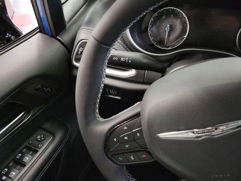 New 2026 Chrysler Pacifica Select w/ S Appearance Package image 21