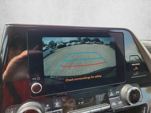 Used 2023 Toyota Highlander XLE FWD image 20