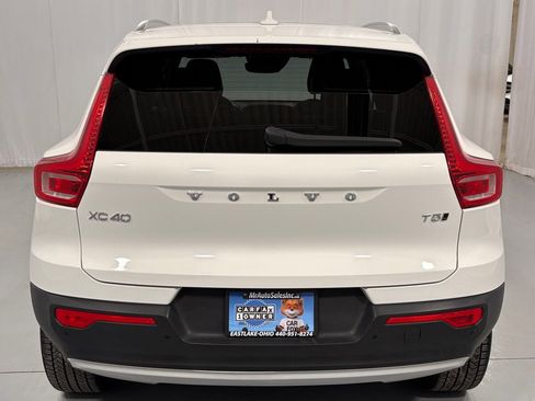 Used 2019 Volvo XC40 T5 Momentum image 6