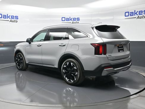 Certified 2024 Kia Sorento EX w/ Panoramic Sunroof Package image 6