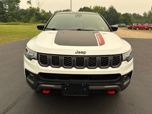 Used 2025 Jeep Compass Trailhawk AWD/4WD image 8