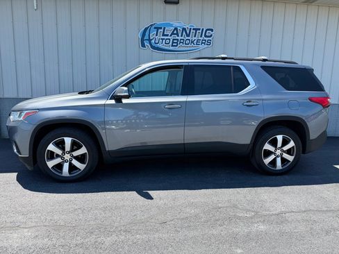 Used 2019 Chevrolet Traverse LT w/ LT Premium Package AWD/4WD image 2