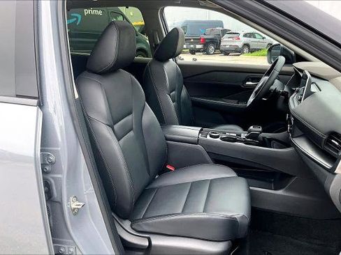 Certified 2023 Nissan Rogue SV w/ SV Premium B Package AWD/4WD image 9