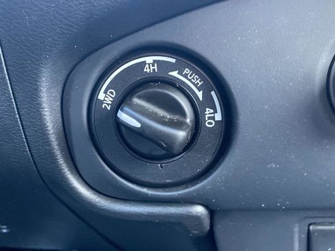 Used 2024 Nissan Frontier S w/ Technology Package image 24