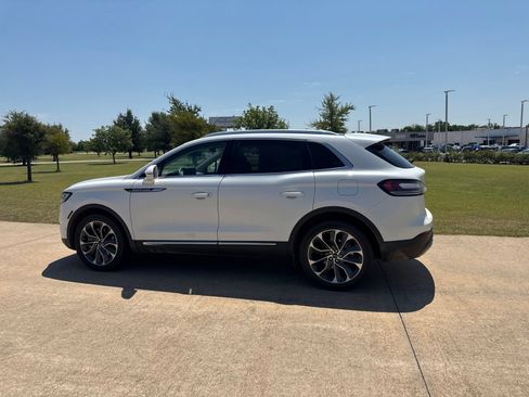 Used 2021 Lincoln Nautilus Reserve w/ Equipment Group 201A FWD image 9