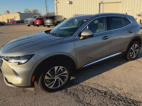 Used 2023 Buick Envision Essence image 4