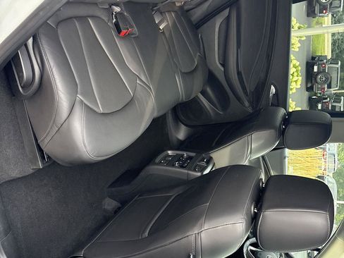 Used 2020 Buick Envision Essence FWD image 13