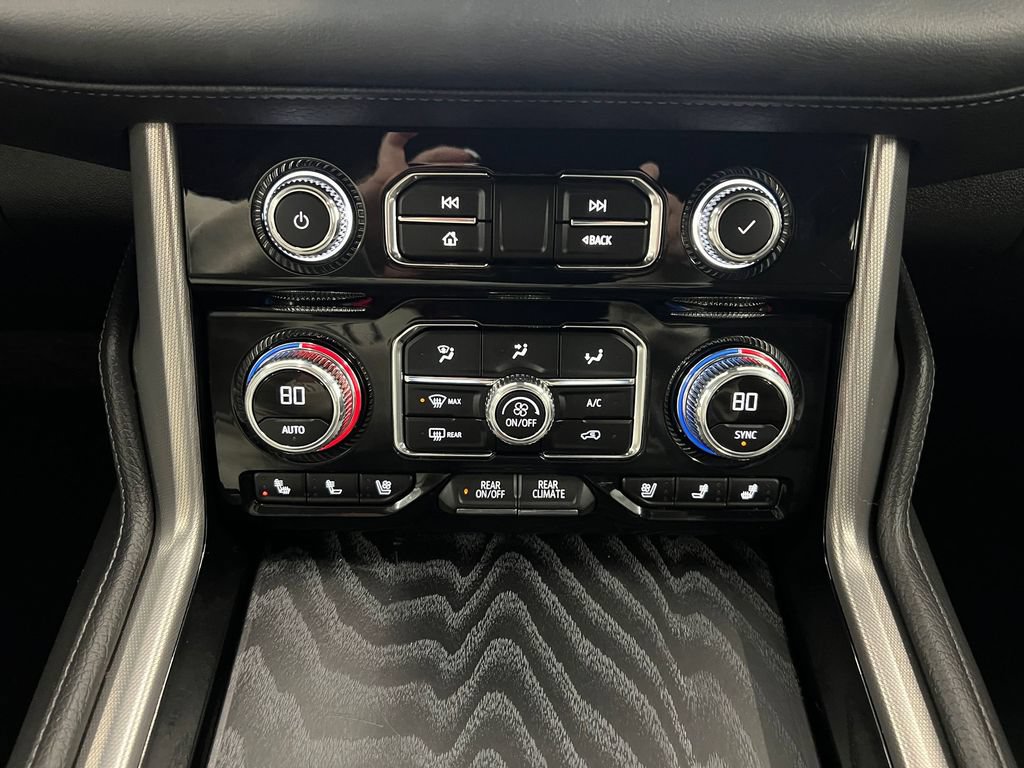 Used 2024 GMC Yukon XL Denali AWD/4WD image 14