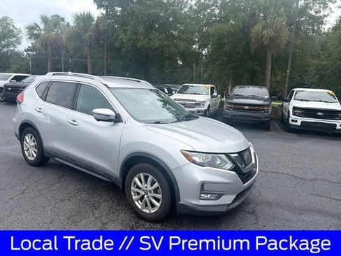 Used 2017 Nissan Rogue SV w/ SV Premium Package FWD image 3