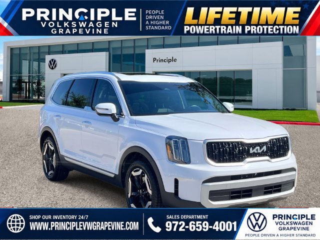 Used 2024 Kia Telluride EX w/ EX Captain's Chair Package FWD image 2