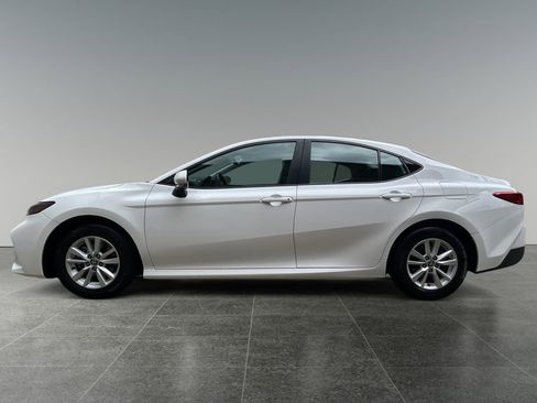 Used 2025 Toyota Camry LE AWD/4WD image 5