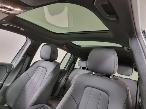 Used 2021 Mercedes-Benz GLB 250 4MATIC image 10