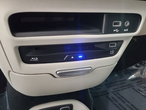 Used 2020 Chrysler Pacifica Touring-L Plus w/ Advanced Safetytec Group FWD image 31