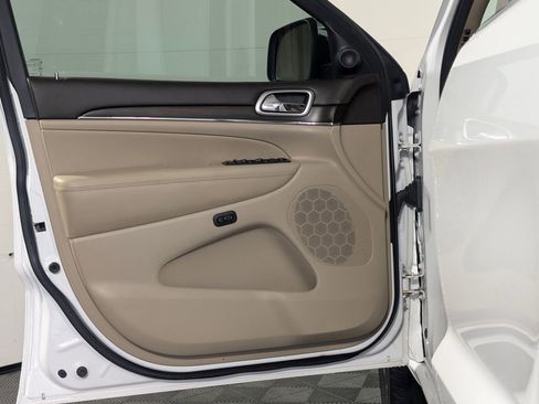 Used 2018 Jeep Grand Cherokee Overland image 24