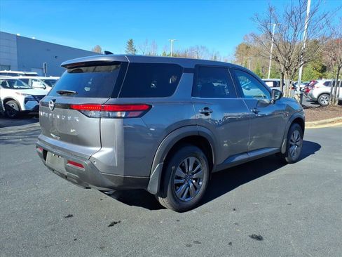 Used 2025 Nissan Pathfinder S image 26