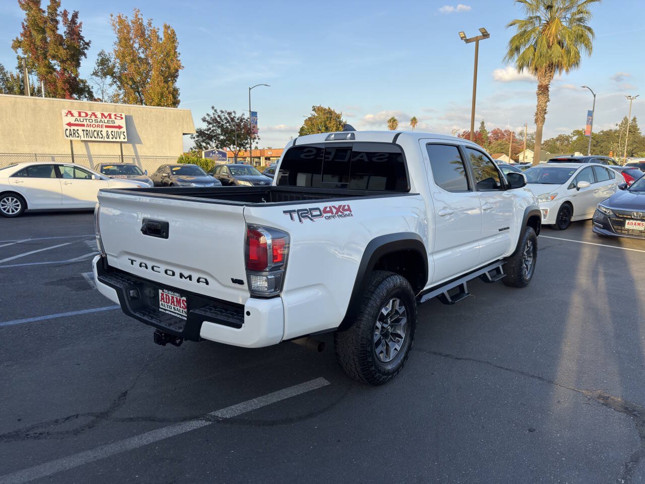 Used 2021 Toyota Tacoma TRD Off-Road w/ TRD Premium Off Road Package AWD/4WD image 3