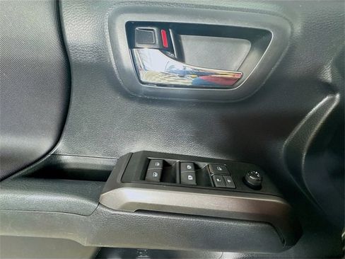 Used 2021 Toyota Tacoma TRD Off-Road image 13