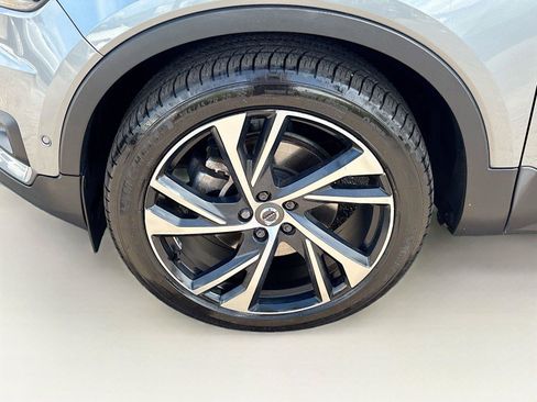 Used 2019 Volvo XC40 T4 R-Design FWD image 31