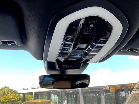 Used 2025 Porsche Macan image 66