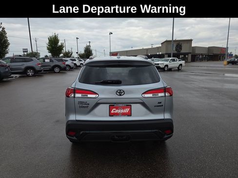 Used 2023 Toyota Corolla Cross SE image 5