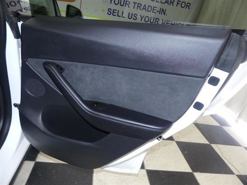 Used 2021 Tesla Model Y Long Range image 23