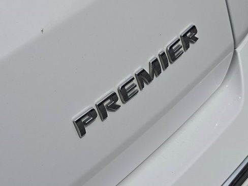 Certified 2023 Chevrolet Traverse Premier FWD image 9