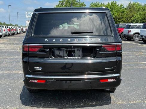 Used 2024 Jeep Wagoneer L Series II w/ Flexible Seating Group AWD/4WD image 4