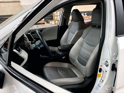 Used 2019 Toyota RAV4 XLE Premium w/ Cold Weather Package image 27