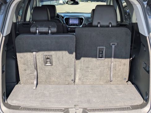 Used 2023 GMC Acadia SLT image 13