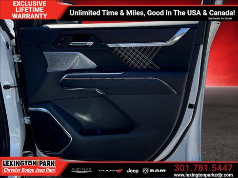 Used 2024 GMC Acadia Denali w/ Super Cruise Package FWD image 28