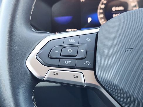 Used 2024 Volkswagen Taos SE image 29