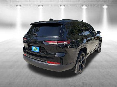 Used 2024 Jeep Grand Cherokee L Limited w/ Black Appearance Package RWD image 5