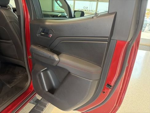 Used 2025 Chevrolet Colorado Z71 w/ Technology Package AWD/4WD image 44