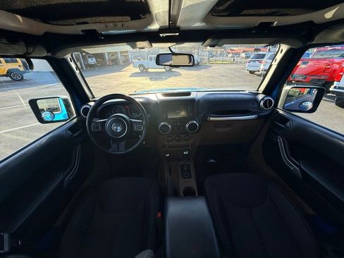 Used 2015 Jeep Wrangler Unlimited Sahara w/ Connectivity Group image 13