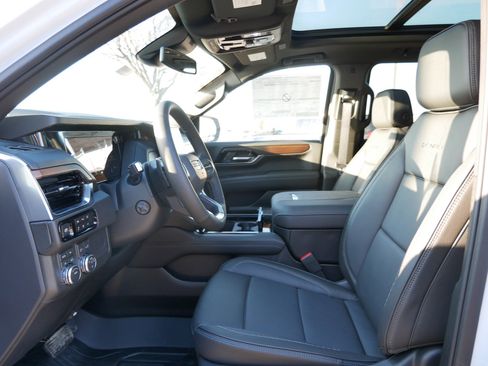 New 2026 GMC Yukon XL Denali w/ Sun & Power Step Package AWD/4WD image 6