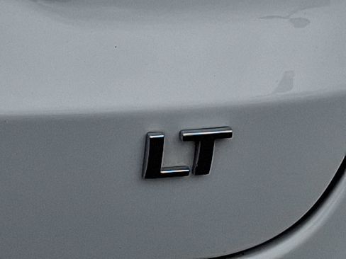 Used 2025 Chevrolet Trax LT w/ LT Convenience Package FWD image 30