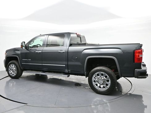 Used 2017 GMC Sierra 2500 Denali w/ Duramax Plus Package AWD/4WD image 5