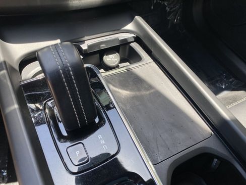 Used 2022 Volvo XC60 T8 R-Design w/ Advanced Package image 40