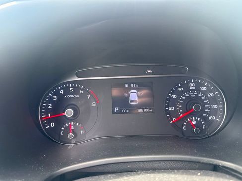 Used 2022 Kia Soul LX w/ Technology Package FWD image 4