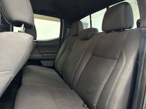 Used 2016 Toyota Tacoma TRD Sport image 9