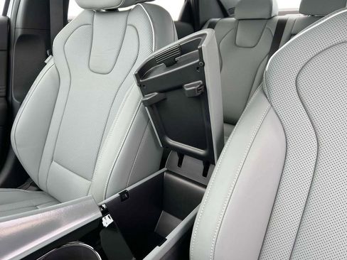 New 2025 Hyundai Elantra Limited FWD image 18