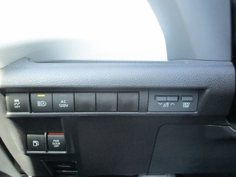 Used 2026 Toyota Sienna XLE FWD image 15