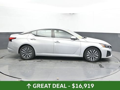 Used 2023 Nissan Altima 2.5 SV FWD image 5