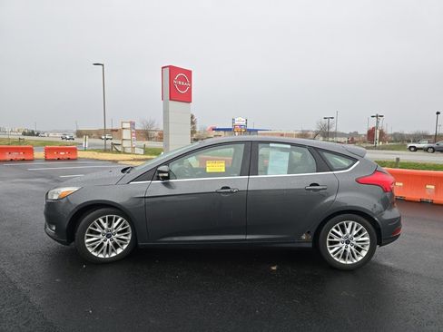 Used 2017 Ford Focus Titanium image 9