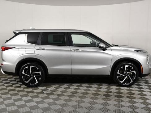 Used 2022 Mitsubishi Outlander SE image 5