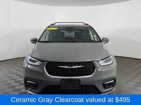 Used 2022 Chrysler Pacifica Touring-L FWD image 2