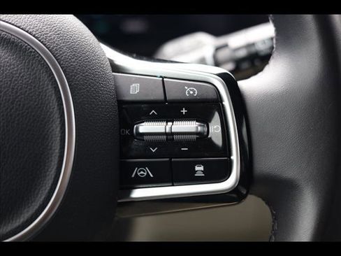 Used 2024 Kia Carnival SX image 18