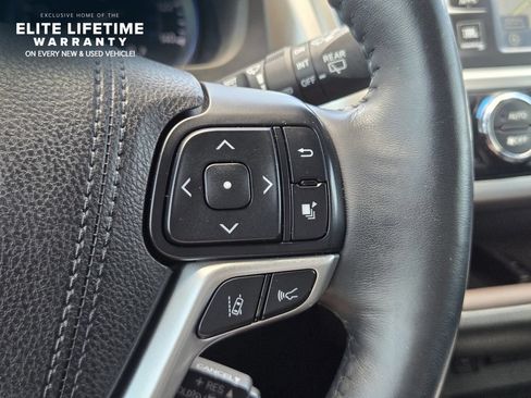 Used 2017 Toyota Highlander Limited AWD/4WD image 28